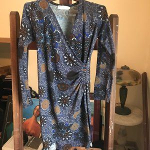 Beautiful Patterned Dress with Side Ruching Size L